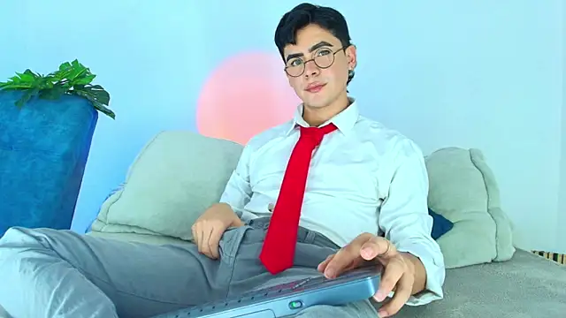 CamiiGuzmanX online show from 7, 11, 2025