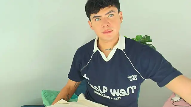 CamiiGuzmanX online show from 2, 12, 2025