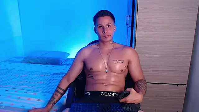 Snapshot of valentinosex1 chatting on 22, 5, 2026 valentinosex1 online show from 22, 5, 2026