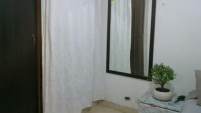 Snapshot of Zendaya11 chatting on 12, 9, 2025 Zendaya11 online show from 12, 9, 2025