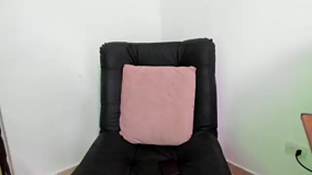 Snapshot of axel_davis_ chatting on 16, 12, 2025 axel davis online show from 16, 12, 2025