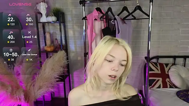 MillaHolt online show from 22, 10, 2025