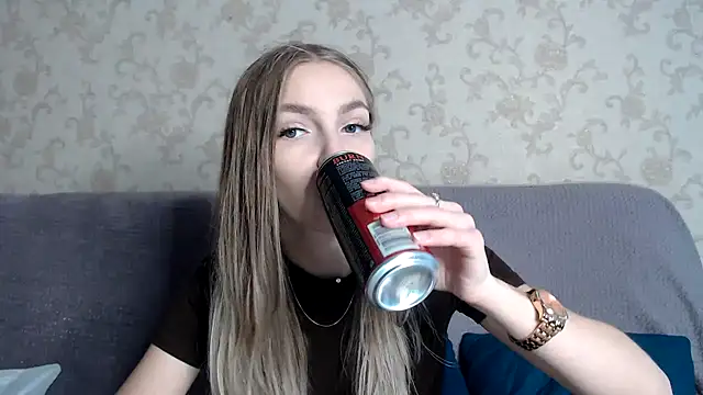 HitGyrl online show from 12, 11, 2025