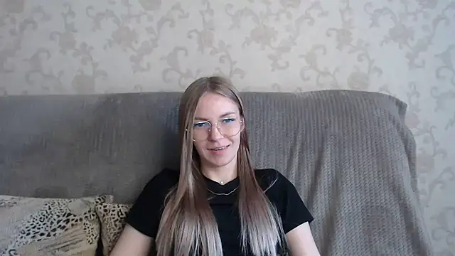 Snapshot of HitGyrl chatting on 14, 6, 2026 HitGyrl online show from 14, 6, 2026