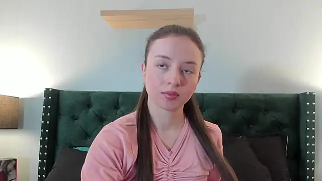 Snapshot of VioletaNova chatting on 10, 6, 2026 VioletaNova online show from 10, 6, 2026