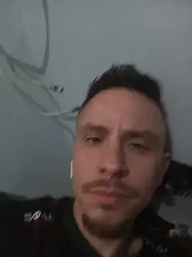 Snapshot of Guto-_- chatting on 6, 11, 2025 Guto- - online show from 6, 11, 2025