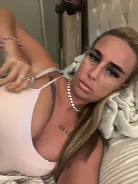 Snapshot of EllieMaeBaby chatting on 15, 10, 2025 EllieMaeBaby online show from 15, 10, 2025