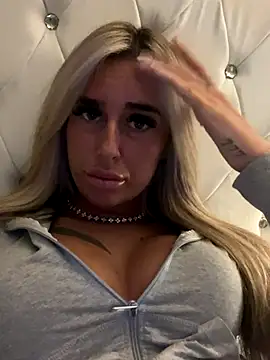 Snapshot of EllieMaeBaby chatting on 26, 10, 2025 EllieMaeBaby online show from 26, 10, 2025