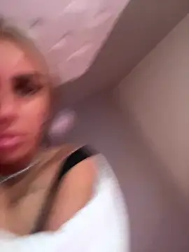 Snapshot of EllieMaeBaby chatting on 21, 11, 2025 EllieMaeBaby online show from 21, 11, 2025