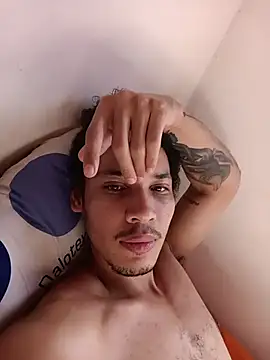 Snapshot of RuiMaddoox chatting on 14, 11, 2025 RuiMaddoox online show from 14, 11, 2025