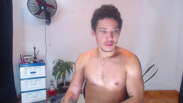 Snapshot of RuiMaddoox chatting on 15, 11, 2025 RuiMaddoox online show from 15, 11, 2025