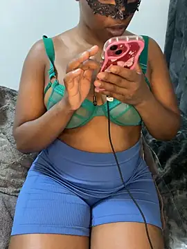 Snapshot of wellbuiltDiosa chatting on 8, 10, 2025 wellbuiltDiosa online show from 8, 10, 2025