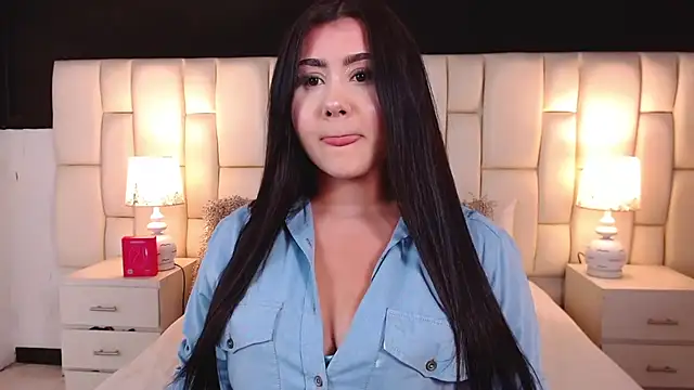 Snapshot of ValuFooster chatting on 2, 10, 2025 ValuFooster online show from 2, 10, 2025