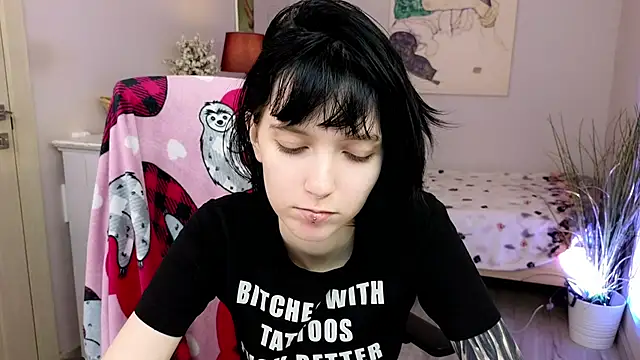 HazelTompson online show from 3, 12, 2025