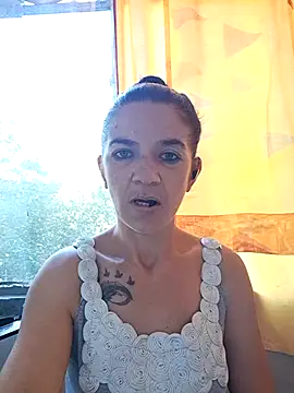 Snapshot of alinaalinutzq chatting on 22, 9, 2025 alinaalinutzq online show from 22, 9, 2025