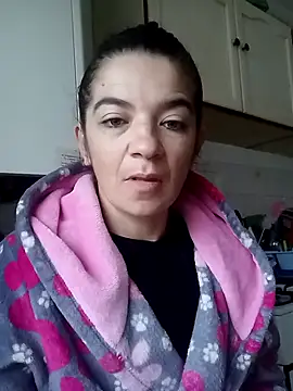 Snapshot of alinaalinutzq chatting on 23, 11, 2025 alinaalinutzq online show from 23, 11, 2025