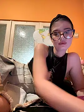 Snapshot of Larra69 chatting on 23, 11, 2025 Larra69 online show from 23, 11, 2025