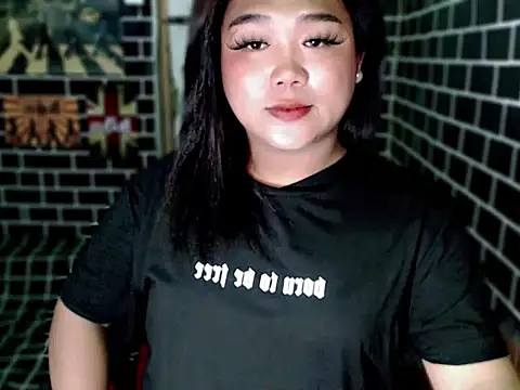 Snapshot of luluakovi_69 chatting on 18, 11, 2025 luluakovi 69 online show from 18, 11, 2025