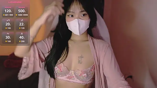 Phuong Bee online show from 11, 10, 2025