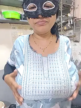 Snapshot of Queen_Nightt chatting on 7, 10, 2025 Queen Nightt online show from 7, 10, 2025