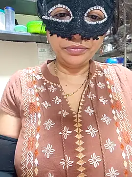 Snapshot of Queen_Nightt chatting on 27, 11, 2025 Queen Nightt online show from 27, 11, 2025