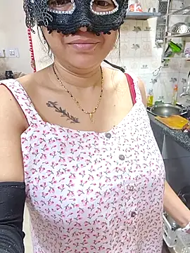 Queen Nightt online show from 7, 3, 2026