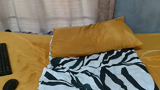 Snapshot of curvydarckcohocolate chatting on 7, 10, 2025 curvydarckcohocolate online show from 7, 10, 2025