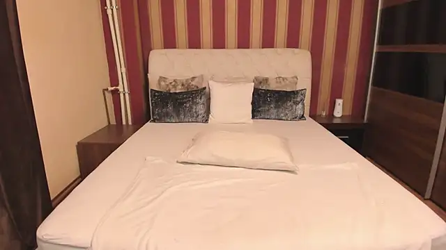 Snapshot of MadameCrowford chatting on 24, 11, 2025 MadameCrowford online show from 24, 11, 2025