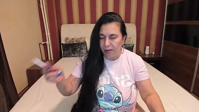 Snapshot of MadameCrowford chatting on 18, 12, 2025 MadameCrowford online show from 18, 12, 2025