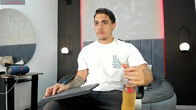 Liam walk  online show from 10, 10, 2025