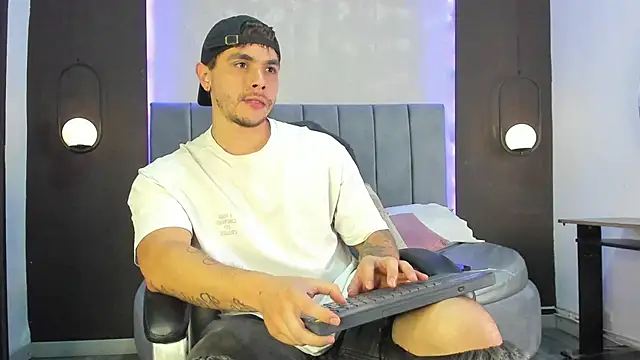 Liam walk  online show from 8, 11, 2025