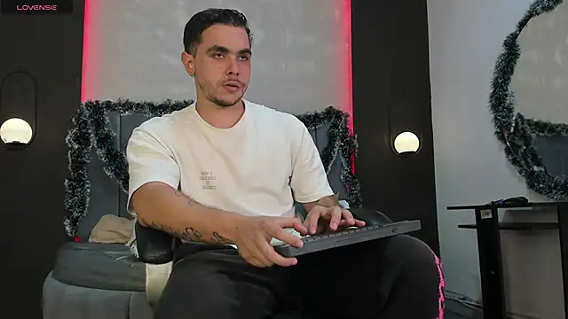 Liam walk  online show from 3, 12, 2025