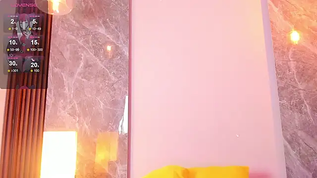 Emma hunter  online show from 17, 11, 2025