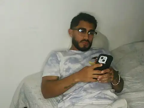 Snapshot of TU-MORENOO chatting on 19, 11, 2025 TU-MORENOO online show from 19, 11, 2025