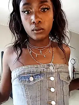 Snapshot of Lsnickykhanyile chatting on 30, 11, 2025 Lsnickykhanyile online show from 30, 11, 2025