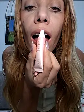 Elianasuarezz online show from 4, 3, 2026