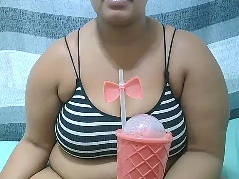 Snapshot of ThickHunn99 chatting on 30, 10, 2025 ThickHunn99 online show from 30, 10, 2025