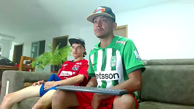 Snapshot of skinny23cm chatting on 12, 12, 2024 skinny23cm online show from 12, 12, 2024