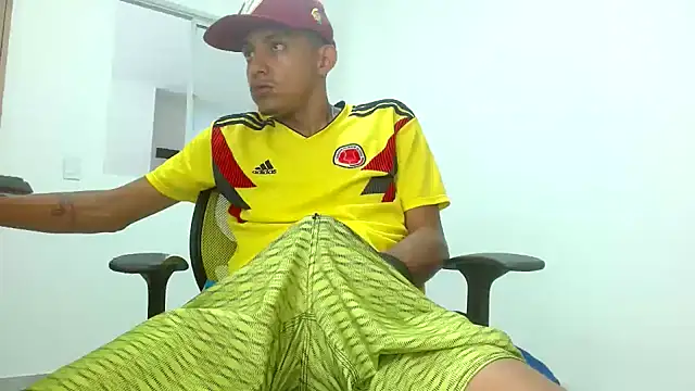 Snapshot of skinny23cm chatting on 25, 2, 2025 skinny23cm online show from 25, 2, 2025