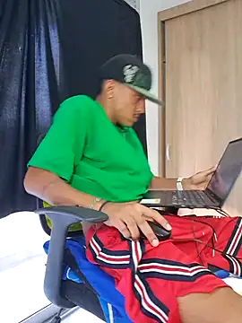 Snapshot of skinny23cm chatting on 21, 3, 2025 skinny23cm online show from 21, 3, 2025