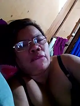 Snapshot of Huge_mama69 chatting on 10, 9, 2025 Huge mama69 online show from 10, 9, 2025