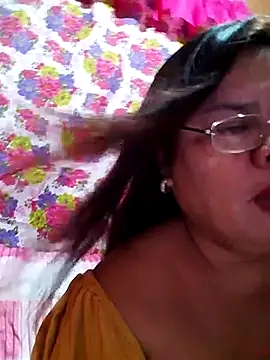 Snapshot of Huge_mama69 chatting on 8, 10, 2025 Huge mama69 online show from 8, 10, 2025