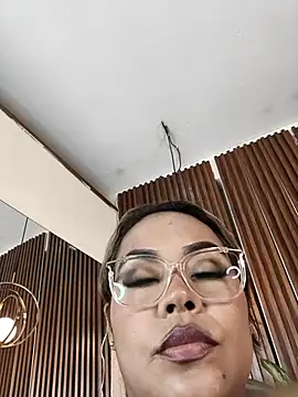 EmilyDuran  online show from 9, 10, 2025