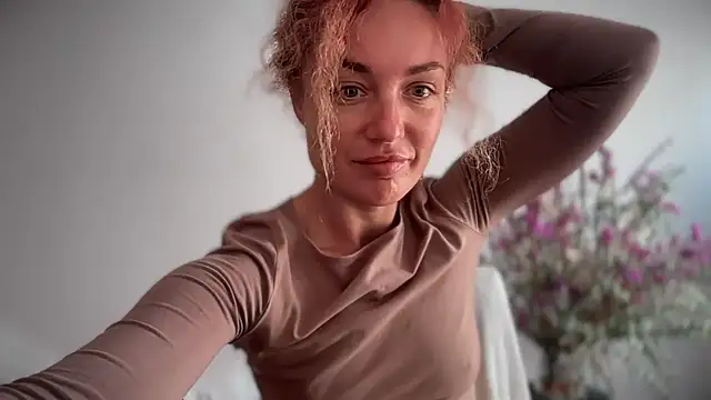 Snapshot of Reddgiirl chatting on 10, 10, 2025 Reddgiirl online show from 10, 10, 2025