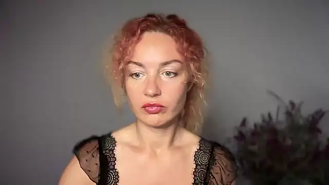 Snapshot of Reddgiirl chatting on 17, 10, 2025 Reddgiirl online show from 17, 10, 2025