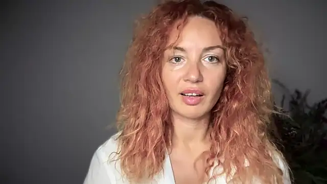 Snapshot of Reddgiirl chatting on 18, 10, 2025 Reddgiirl online show from 18, 10, 2025