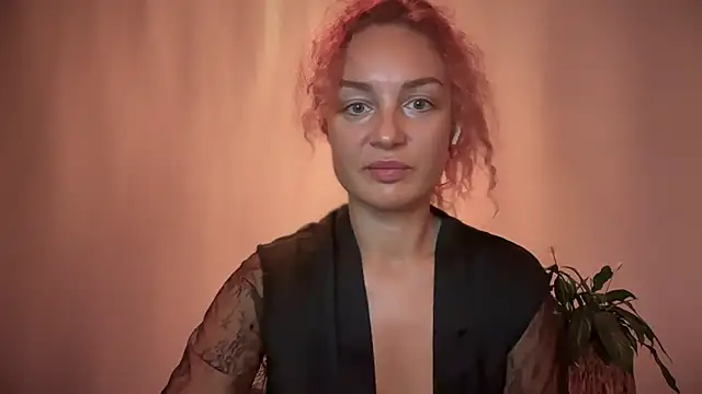 Snapshot of Reddgiirl chatting on 25, 10, 2025 Reddgiirl online show from 25, 10, 2025