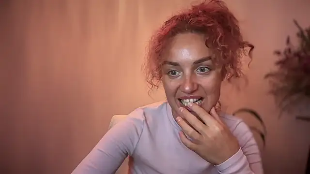 Snapshot of Reddgiirl chatting on 28, 10, 2025 Reddgiirl online show from 28, 10, 2025