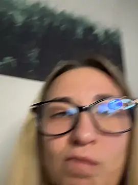 Snapshot of Celine_charme chatting on 18, 10, 2025 Celine charme online show from 18, 10, 2025