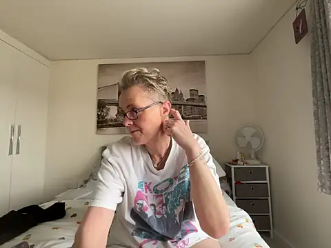 Curvy-Jinx online show from 17, 4, 2026